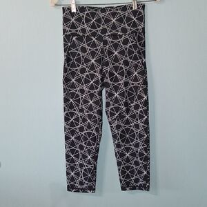 Adidas Women's Size Sm Black and White Geometric Design 3/4 Leggings  (JLN)